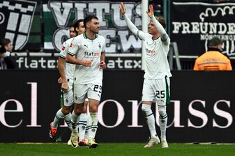 Robin Hack (r) war im Sommer von Arminia Bielefeld nach Mönchengladbach gewechselt. Robin Hack (r) war im Sommer von Arminia Bielefeld nach Mönchengladbach gewechselt.