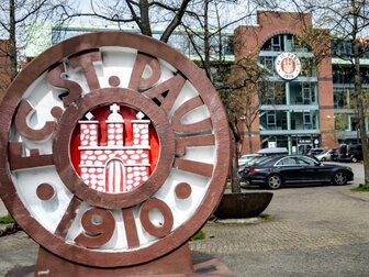 Von Hamas entführt: St. Pauli mit besonderem Gast Von Hamas entführt: St. Pauli mit besonderem Gast