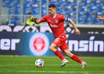 Derzeit Kapitän bei Holstein Kiel: Philipp Sander. Derzeit Kapitän bei Holstein Kiel: Philipp Sander.