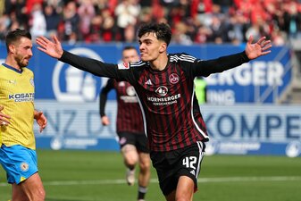Der Nürnberger Can Uzun könnte ab kommender Saison für Frankfurt jubeln. Der Nürnberger Can Uzun könnte ab kommender Saison für Frankfurt jubeln.