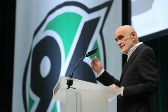Der Streit zwischen dem Profifußball-Chef Martin Kind und der Führung des Muttervereins Hannover 96 wird vor dem Bundesgerichtshof fortgesetzt. Der Streit zwischen dem Profifußball-Chef Martin Kind und der Führung des Muttervereins Hannover 96 wird vor dem Bundesgerichtshof fortgesetzt.