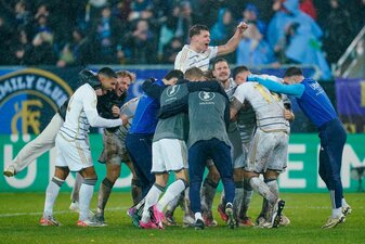 Die Mannschaft von Saarbrücken lockte mit ihrem Sieg gegen Gladbach mehrere Millionen Menschen vor die Bildschirme. Die Mannschaft von Saarbrücken lockte mit ihrem Sieg gegen Gladbach mehrere Millionen Menschen vor die Bildschirme.