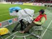 Ein Kameramann 2007 bei der Arbeit während einer Bundesliga-Partie. Foto: Foto: Uli Deck