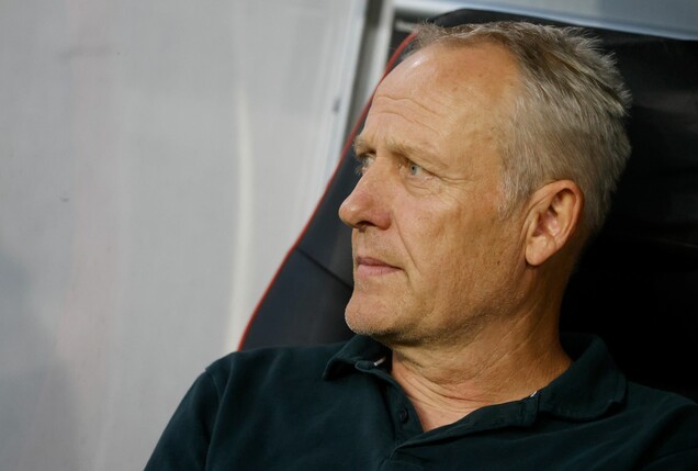 Christian Streich tritt mit seiner Mannschaft im Achtelfinal-Rückspiel bei West Ham United an.