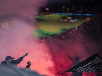 Vor Spiel in Dortmund: PSV-Fan schwer verletzt Vor Spiel in Dortmund: PSV-Fan schwer verletzt