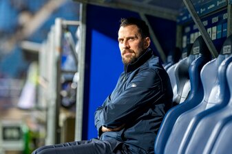 Bochums Sportchef Patrick Fabian klagt über diverse Schiedsrichterentscheidungen zum Nachteil des VfL. Bochums Sportchef Patrick Fabian klagt über diverse Schiedsrichterentscheidungen zum Nachteil des VfL.