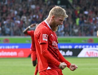 Jan-Niklas Beste ist als erster Heidenheimer für die deutsche A-Nationalmannschaft nominiert worden. Jan-Niklas Beste ist als erster Heidenheimer für die deutsche A-Nationalmannschaft nominiert worden.