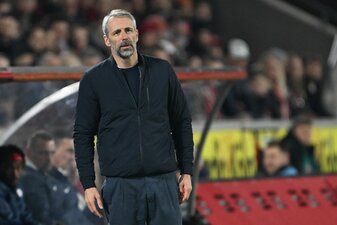 Leipzigs Trainer Marco Rose verfolgt die Partie. Leipzigs Trainer Marco Rose verfolgt die Partie.