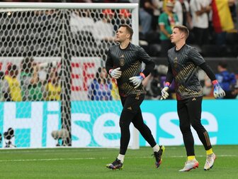 Effenberg sieht Duell im deutschen Tor "komplett offen" Effenberg sieht Duell im deutschen Tor "komplett offen"