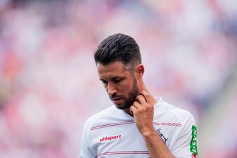Wann Mark Uth wieder auf dem Platz stehen kann, ist offen. Wann Mark Uth wieder auf dem Platz stehen kann, ist offen.