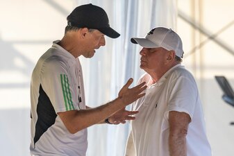 Bayern-Ehrenpräsident Uli Hoeneß hat sich zur aktuellen Situation des Clubs geäußert. Bayern-Ehrenpräsident Uli Hoeneß hat sich zur aktuellen Situation des Clubs geäußert.