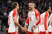 Die beiden englischen Bayern-Profis Harry Kane (l) und Eric Dier.