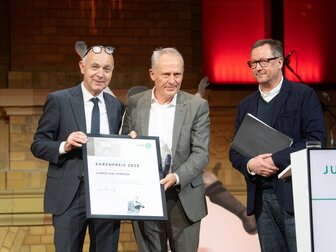 Neuendorf über Streich: "Vorbild für uns alle" Neuendorf über Streich: "Vorbild für uns alle"
