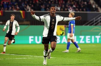 Die deutsche U21 um Torjäger Youssoufa Moukoko will die Tabellenspitze behaupten. Die deutsche U21 um Torjäger Youssoufa Moukoko will die Tabellenspitze behaupten.