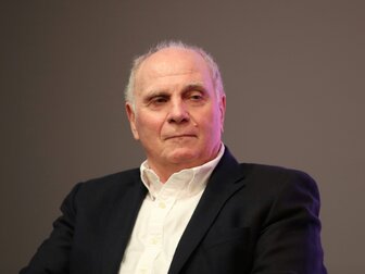 Hoeneß: "Man muss diese Familie zusammenhalten" Hoeneß: "Man muss diese Familie zusammenhalten"
