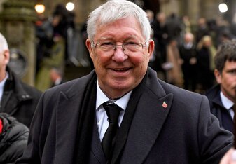 Sir Alex Ferguson erhält eine lebenslange Mitgliedschaft bei Eintracht Frankfurt. Sir Alex Ferguson erhält eine lebenslange Mitgliedschaft bei Eintracht Frankfurt.