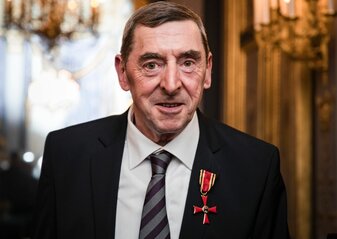 Der französische Gendarm Daniel Nivel war während der Fußball-WM 1998 in Frankreich von deutschen Hooligans brutal attackiert worden. Der französische Gendarm Daniel Nivel war während der Fußball-WM 1998 in Frankreich von deutschen Hooligans brutal attackiert worden.