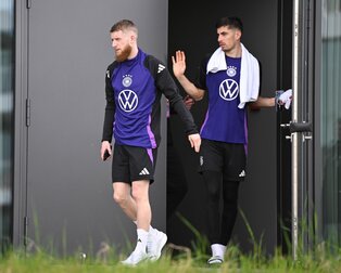 Jan-Niklas Beste (l) muss weiter auf seinen ersten Auftritt im DFB-Trikot warten. Jan-Niklas Beste (l) muss weiter auf seinen ersten Auftritt im DFB-Trikot warten.