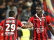 Mario Balotelli (r) feiert seinen Treffer gegen Monaco mit Dalbert Henrique. Foto: Sebastien Nogier