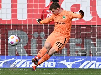 Fürths Urbig gegen Kosovo im Tor der U21 Fürths Urbig gegen Kosovo im Tor der U21