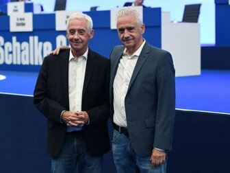 "Schrecklich": Kremers-Zwillinge sorgen sich um Schalke "Schrecklich": Kremers-Zwillinge sorgen sich um Schalke