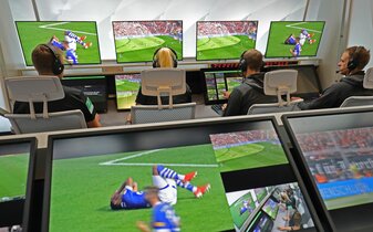 Die Zentrale der Videoschiedsrichter in Köln.