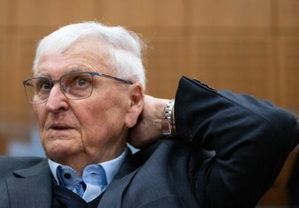 Theo Zwanziger war zwischen 2006 und 2012 DFB-Präsident. Schon damals soll Nike kräftig gegen Adidas geboten haben. Theo Zwanziger war zwischen 2006 und 2012 DFB-Präsident. Schon damals soll Nike kräftig gegen Adidas geboten haben.
