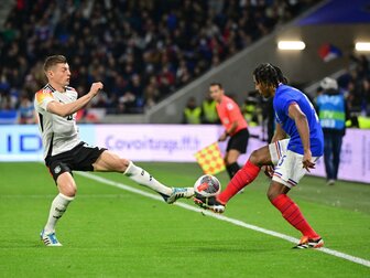 Löw schwärmt von "Adler" Kroos: "Bester Verbindungsspieler" Löw schwärmt von "Adler" Kroos: "Bester Verbindungsspieler"