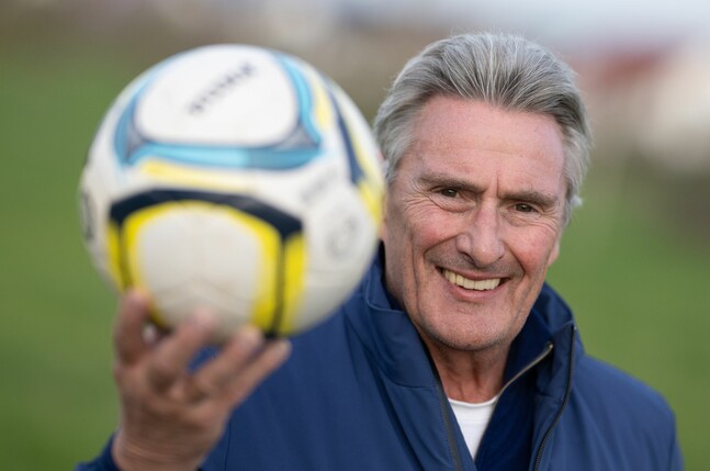 Der ehemalige Profi-Fußballer Dieter Müller feiert seinen 70. Geburtstag groß.