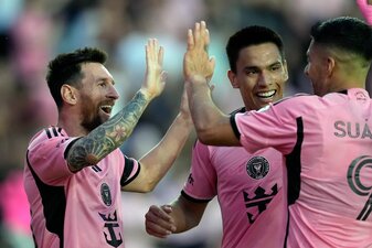Lionel Messi (l) macht sich noch keine Gedanken über seine berufliche Zukunft nach dem Karriereende. Lionel Messi (l) macht sich noch keine Gedanken über seine berufliche Zukunft nach dem Karriereende.