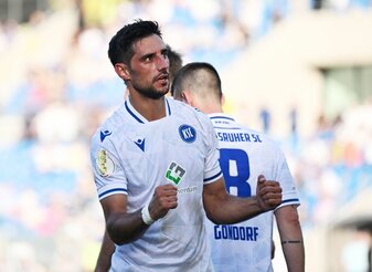 Lars Stindl wird seine Karriere nach dieser Saison im KSC-Trikot beenden. Lars Stindl wird seine Karriere nach dieser Saison im KSC-Trikot beenden.