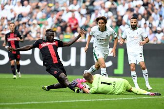 Die etatmäßige Nummer 1 im Gladbacher Tor, Jonas Omlin (r), kehrt an diesem Samstag auf den Platz zurück. Die etatmäßige Nummer 1 im Gladbacher Tor, Jonas Omlin (r), kehrt an diesem Samstag auf den Platz zurück.