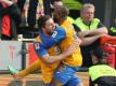 (v.r.) Dominick Kumbela und Ken Reichel treffen (Quelle: SID-IMAGES/FIRO)