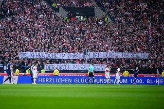 Die Fans des VfB Stuttgart verweigerten in den ersten zehn Spielminuten ihre Unterstützung. Die Fans des VfB Stuttgart verweigerten in den ersten zehn Spielminuten ihre Unterstützung.