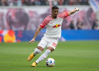 RB Leipzig hat Benjamin Henrichs ein Angebot gemacht.