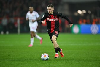 Spielt mit ganz kleinen Schienbeinschonern: Leverkusens Florian Wirtz. Spielt mit ganz kleinen Schienbeinschonern: Leverkusens Florian Wirtz.