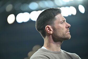 Wird auch von seinen Trainerkollegen in den höchsten Tönen gelobt: Bayer-Coach Xabi Alonso. Wird auch von seinen Trainerkollegen in den höchsten Tönen gelobt: Bayer-Coach Xabi Alonso.