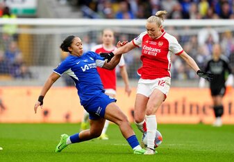 Arsenals Frida Maanum (r) war beim Ligapokal-Finale gegen Chelsea zusammengebrochen. Arsenals Frida Maanum (r) war beim Ligapokal-Finale gegen Chelsea zusammengebrochen.