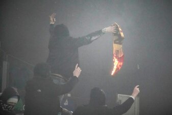 Vor dem Hauptstadt-Derby ist es in Rom zu Ausschreitungen gekommen. Vor dem Hauptstadt-Derby ist es in Rom zu Ausschreitungen gekommen.