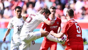 Bayern Münchens Thomas Müller hat schon das Champions-League-Spiel gegen den FC Arsenal im Blick. Bayern Münchens Thomas Müller hat schon das Champions-League-Spiel gegen den FC Arsenal im Blick.