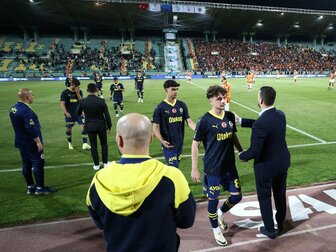 Fener provoziert Abbruch im türkischen Supercup Fener provoziert Abbruch im türkischen Supercup