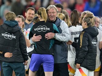 Hrubesch fordert Geduld: Umbruch ist "keine Kurzstrecke" Hrubesch fordert Geduld: Umbruch ist "keine Kurzstrecke"