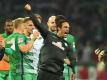 Bremens Trainer Alexander Nouri jubelt nach dem Sieg gegen den VfL Wolfsburg. Foto: Carmen Jaspersen