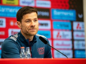 Alonso als Dolmetscher: Titel mit Bayer "eine große Ehre"