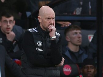 "Ten Hargh": Verärgerter United-Trainer bricht PK ab "Ten Hargh": Verärgerter United-Trainer bricht PK ab