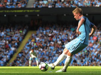 Manchester Citys Kevin De Bruyne hat sich in Swansea verletzt und wurde in der 81. Minute ausgewechselt. Foto: Peter Powell
<br>dpa-infocom GmbH Manchester Citys Kevin De Bruyne hat sich in Swansea verletzt und wurde in der 81. Minute ausgewechselt. Foto: Peter Powell
<br>dpa-infocom GmbH