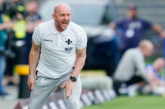 Fordert weiterhin vollen Einsatz von seinen Spielern: Torsten Lieberknecht. Fordert weiterhin vollen Einsatz von seinen Spielern: Torsten Lieberknecht.