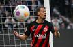 Timothy Chandler verlängert seinen Vertrag in Frankfurt um ein Jahr bis 2025.