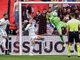 WM-Held Martinez pariert im Elfmeterschießen für Aston Villa WM-Held Martinez pariert im Elfmeterschießen für Aston Villa