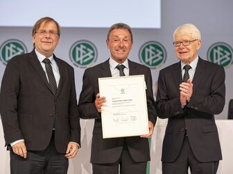 Ex-Schiedsrichter Kirschen mit 80 Jahren gestorben Ex-Schiedsrichter Kirschen mit 80 Jahren gestorben